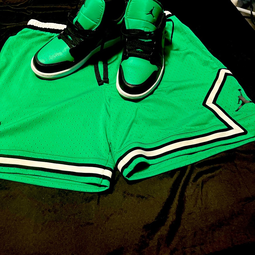 Jordan 1 Low "Black/Lucky Green/White"